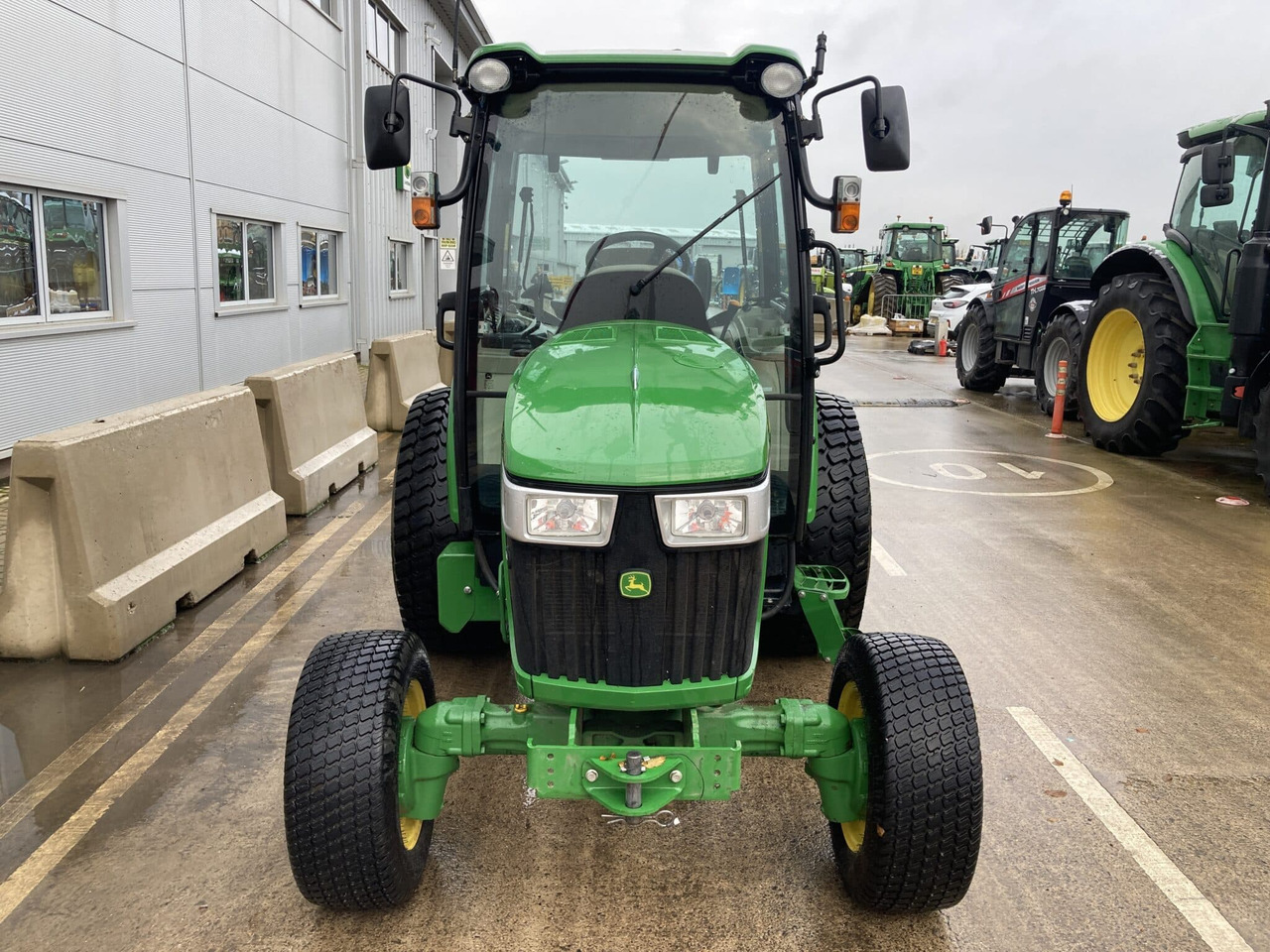 Leasing of  John Deere 4066R compact tractor John Deere 4066R compact tractor: picture 8