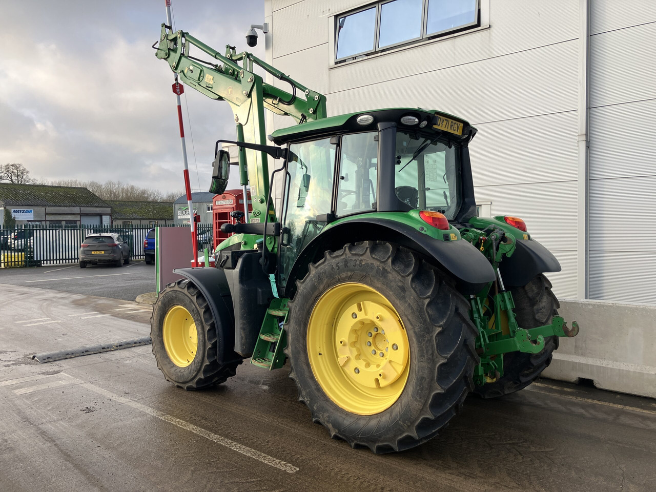 John Deere 6120M + 623M loader - Farm tractor: picture 2 John Deere 6120M + 623M loader - Farm tractor: picture 2