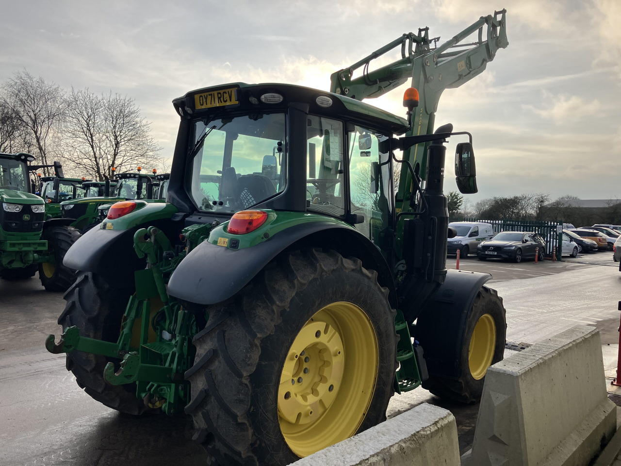 John Deere 6120M + 623M loader - Farm tractor: picture 4 John Deere 6120M + 623M loader - Farm tractor: picture 4