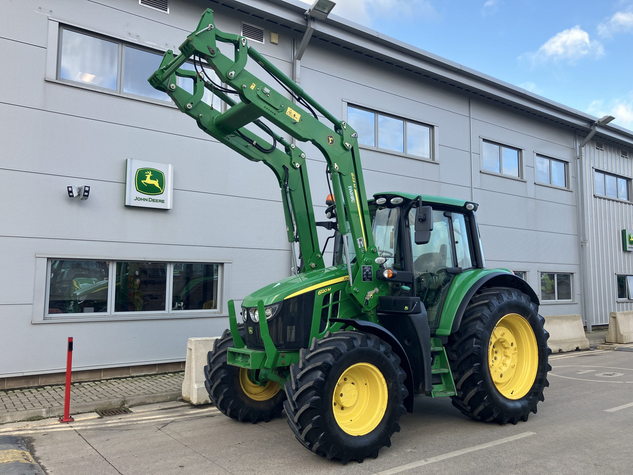 John Deere 6120M - Farm tractor: picture 1 John Deere 6120M - Farm tractor: picture 1