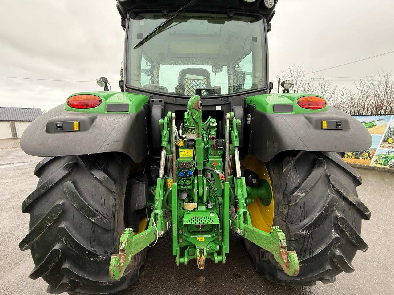 John Deere 6135R - Farm tractor: picture 5 John Deere 6135R - Farm tractor: picture 5
