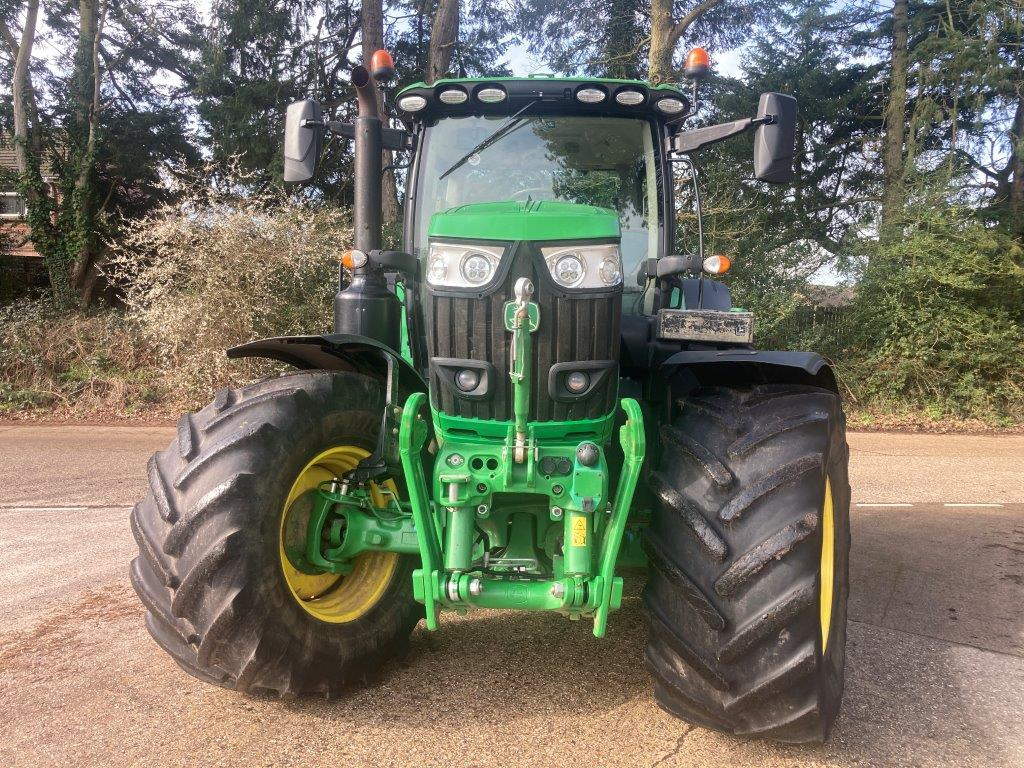 John Deere 6215R - Farm tractor: picture 1 John Deere 6215R - Farm tractor: picture 1