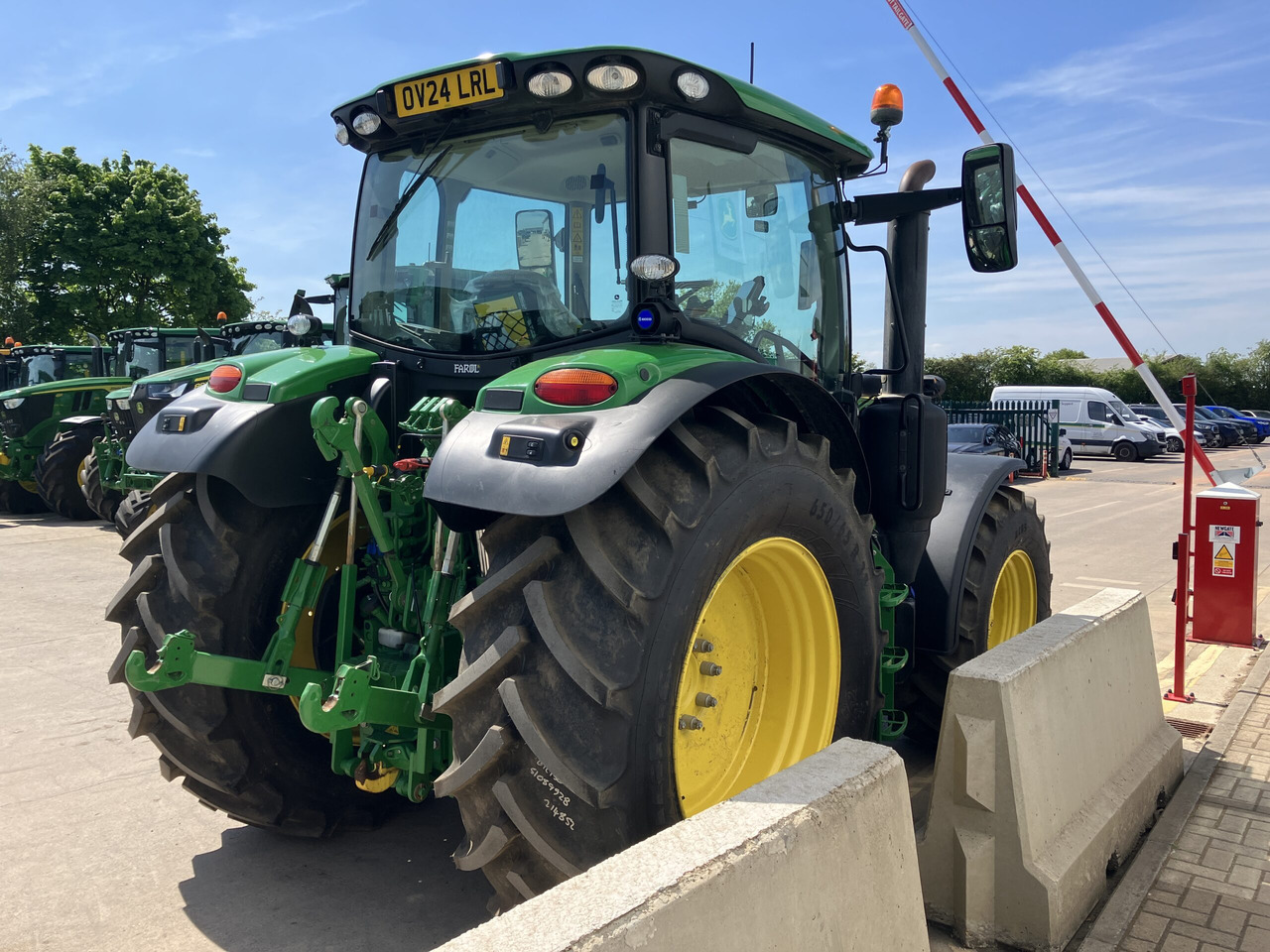 John Deere 6R 150 - Farm tractor: picture 5 John Deere 6R 150 - Farm tractor: picture 5