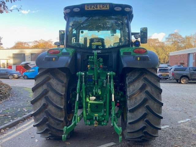 John Deere 6R 185 - Farm tractor: picture 4 John Deere 6R 185 - Farm tractor: picture 4