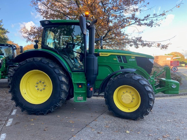 John Deere 6R 185 - Farm tractor: picture 3 John Deere 6R 185 - Farm tractor: picture 3