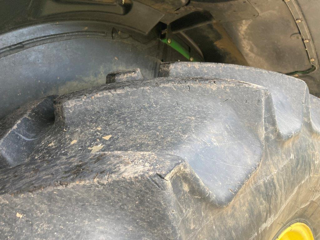 Farm tractor John Deere 6R 215: picture 7