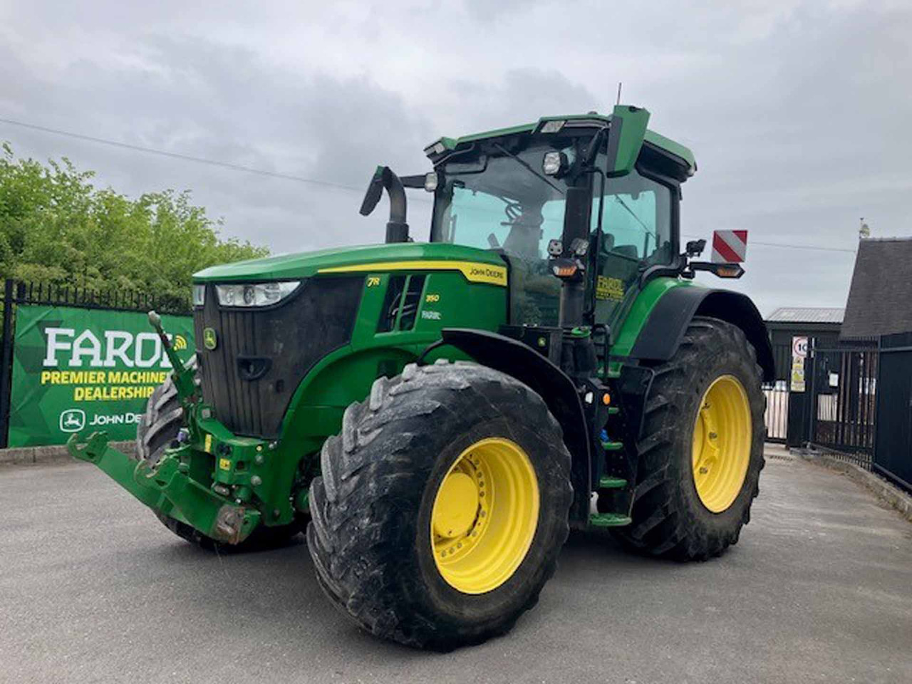 John Deere 7R 350 - Farm tractor: picture 1 John Deere 7R 350 - Farm tractor: picture 1