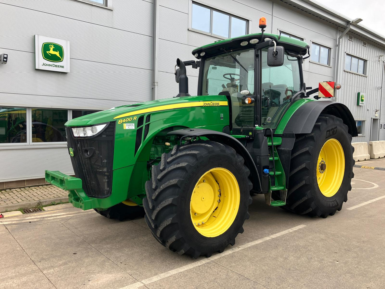 John Deere 8400R - Farm tractor: picture 1 John Deere 8400R - Farm tractor: picture 1