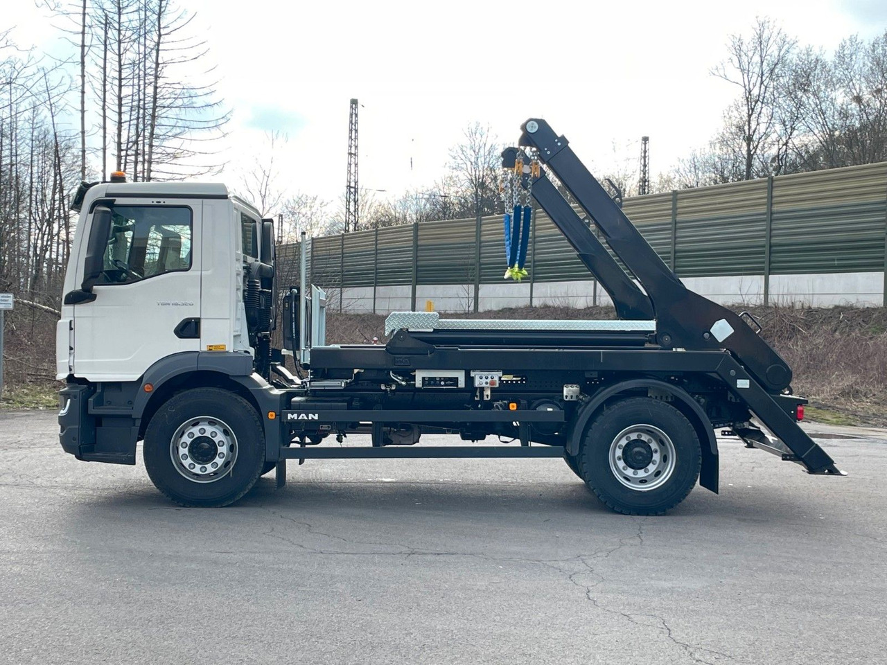 MAN TGM 18.320 4x2 Euro 6e Hyva Absetzkipper - Tipper, Crane truck: picture 3 MAN TGM 18.320 4x2 Euro 6e Hyva Absetzkipper - Tipper, Crane truck: picture 3