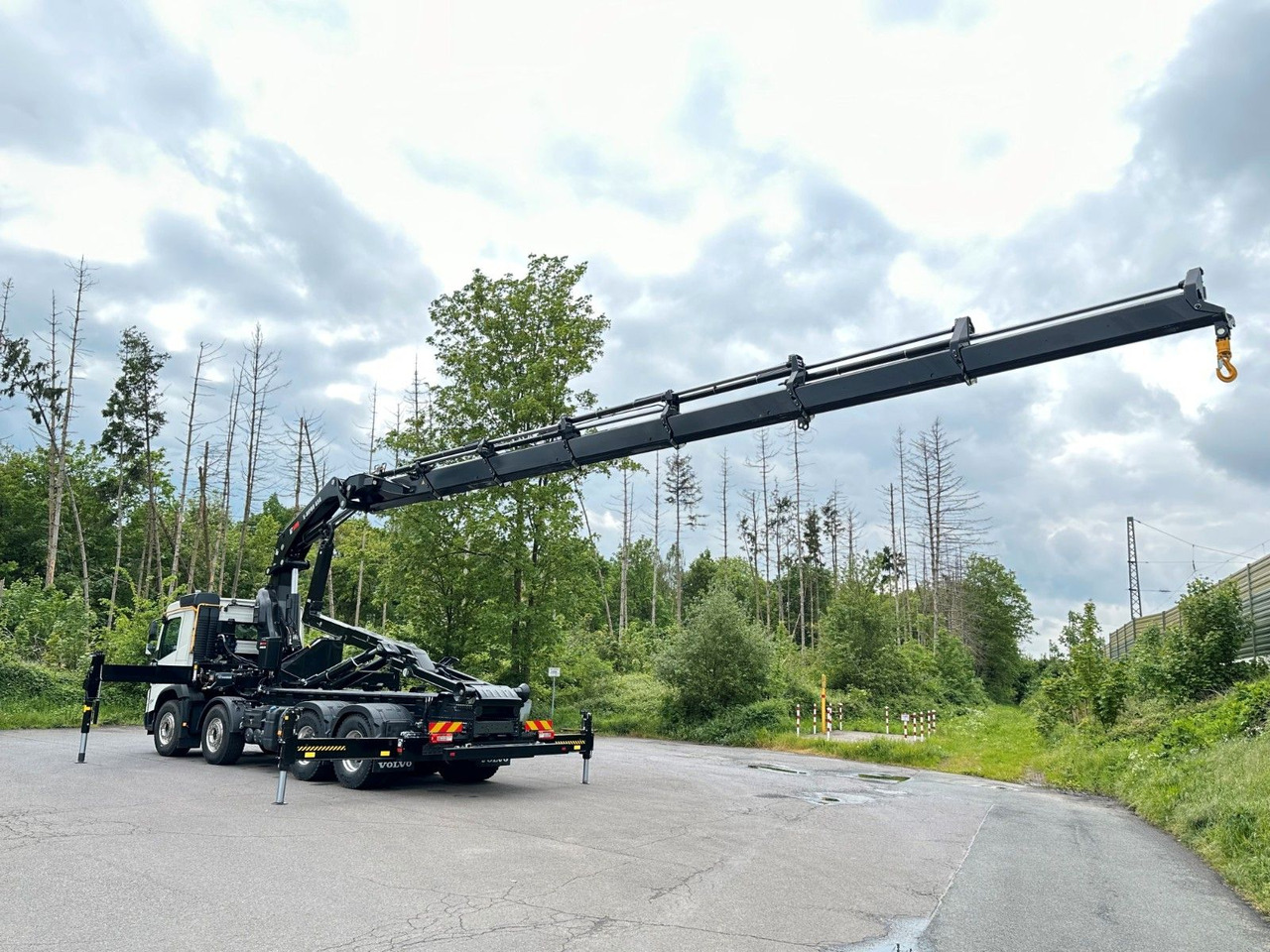 Hook lift truck, Crane truck Volvo FMX 500 8x4 Abrollkipper + Kran Hiab 658-6: picture 12