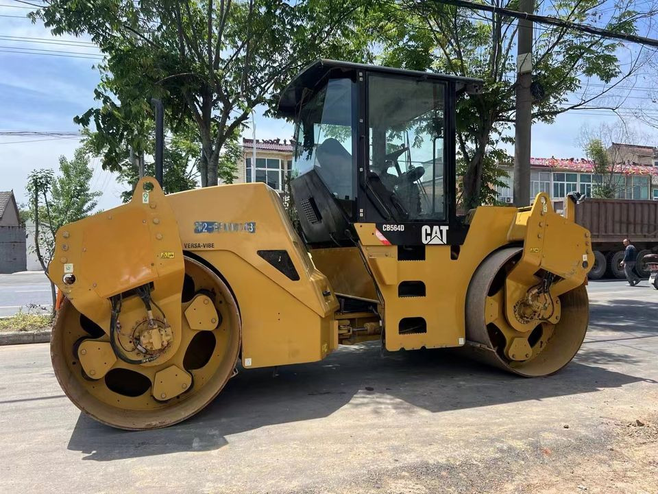 Caterpillar CB564D Double Drum Road Roller 7 Ton Weight With Core Components Engine and Bearing Essential Road Machinery - Road roller: picture 2 Caterpillar CB564D Double Drum Road Roller 7 Ton Weight With Core Components Engine and Bearing Essential Road Machinery - Road roller: picture 2