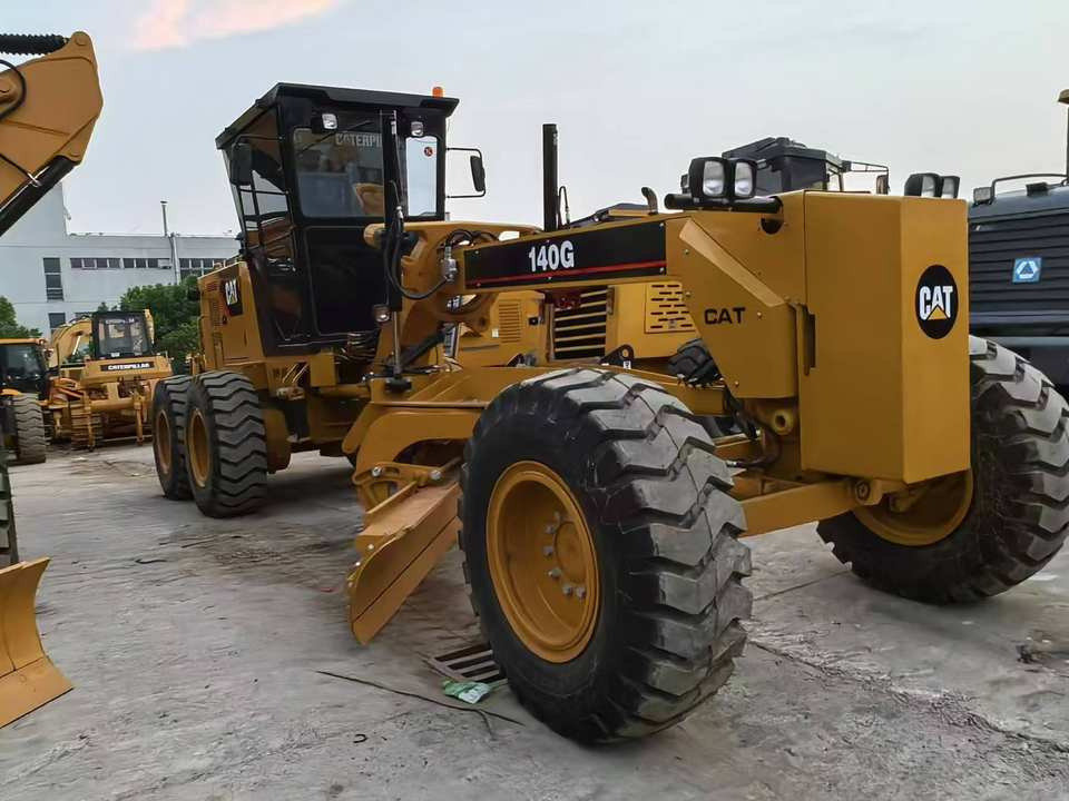 Second Hand Used Construction Machinery Japanese CAT 140G Grader Caterpillar Brand for Sale With Good Condition and Price - Grader: picture 4 Second Hand Used Construction Machinery Japanese CAT 140G Grader Caterpillar Brand for Sale With Good Condition and Price - Grader: picture 4
