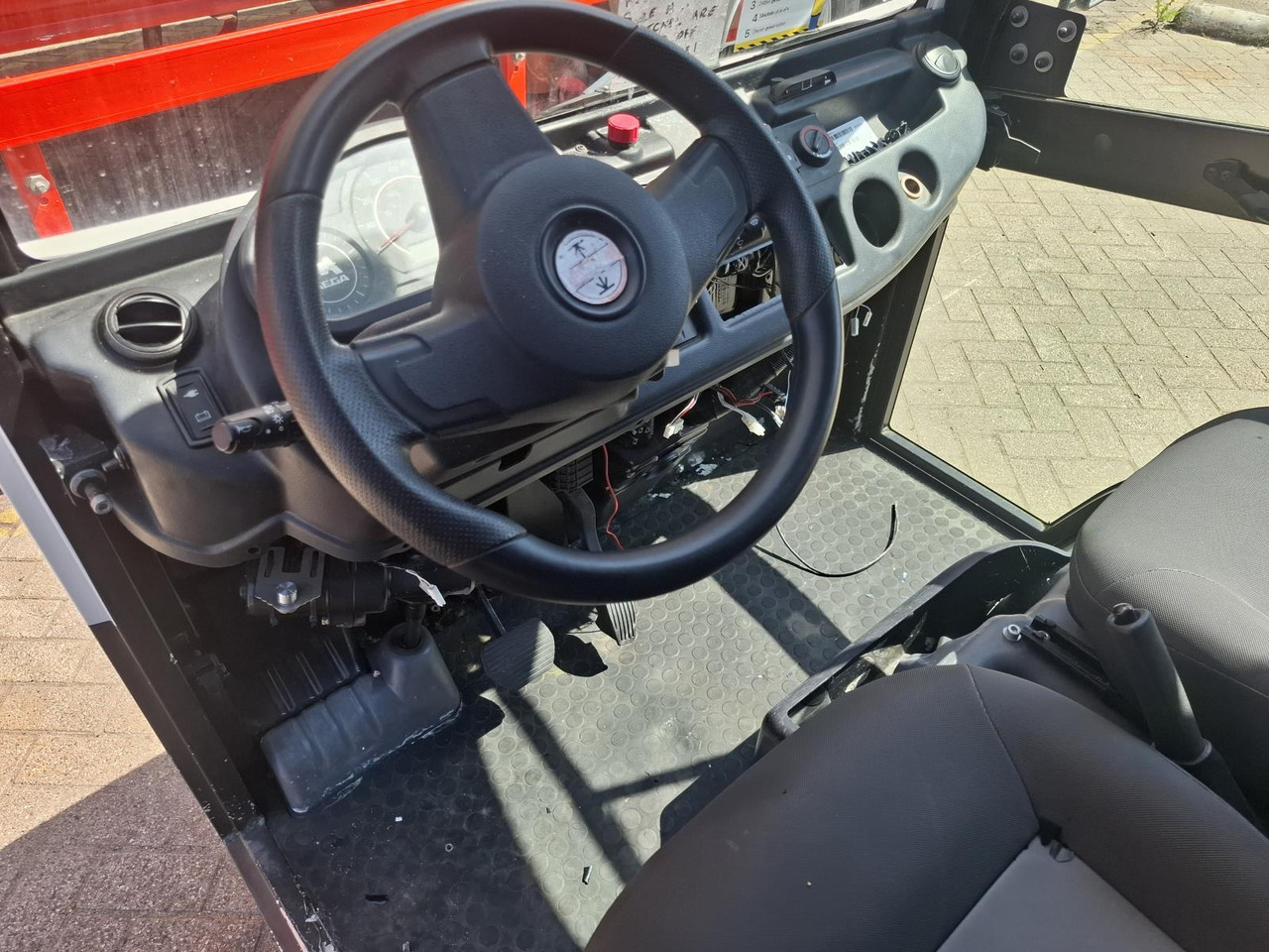 Aixam Mega E-Worker Elektrische Bakwagen RV-606-R - Golf cart: picture 4 Aixam Mega E-Worker Elektrische Bakwagen RV-606-R - Golf cart: picture 4