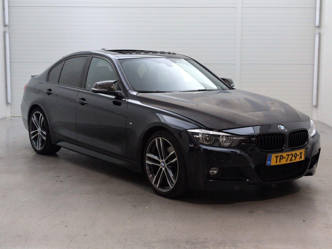 BMW 3-serie 330i Edition M Sport Shadow High Executive | 2018 | 184.569 km | Automaat | TP729X | NAP: Logisch - Sedan: picture 2 BMW 3-serie 330i Edition M Sport Shadow High Executive | 2018 | 184.569 km | Automaat | TP729X | NAP: Logisch - Sedan: picture 2
