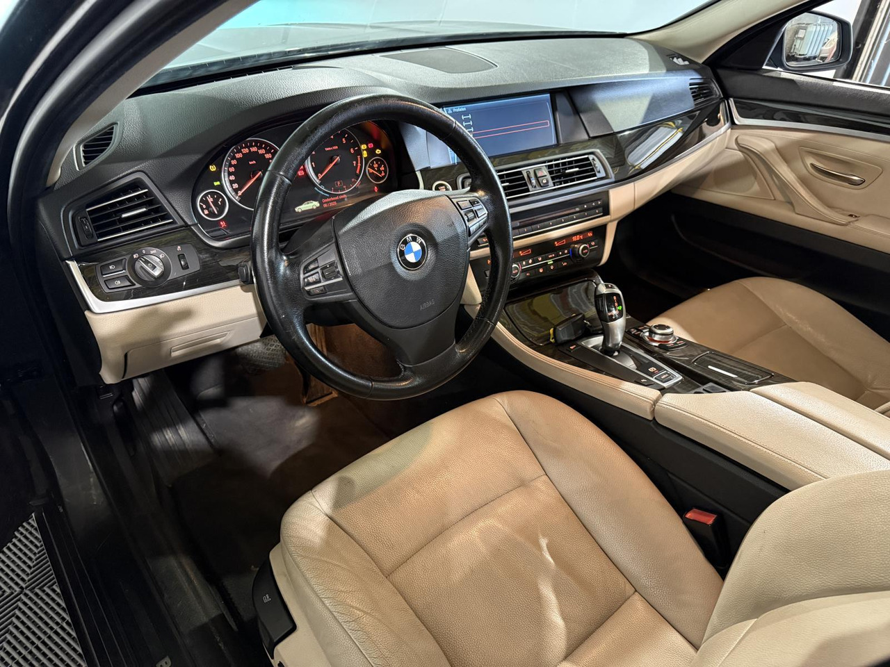 BMW 5-serie 523i High Executive M-sport | 2011 | 259.445 km | G-885- VL - Sedan: picture 3 BMW 5-serie 523i High Executive M-sport | 2011 | 259.445 km | G-885- VL - Sedan: picture 3