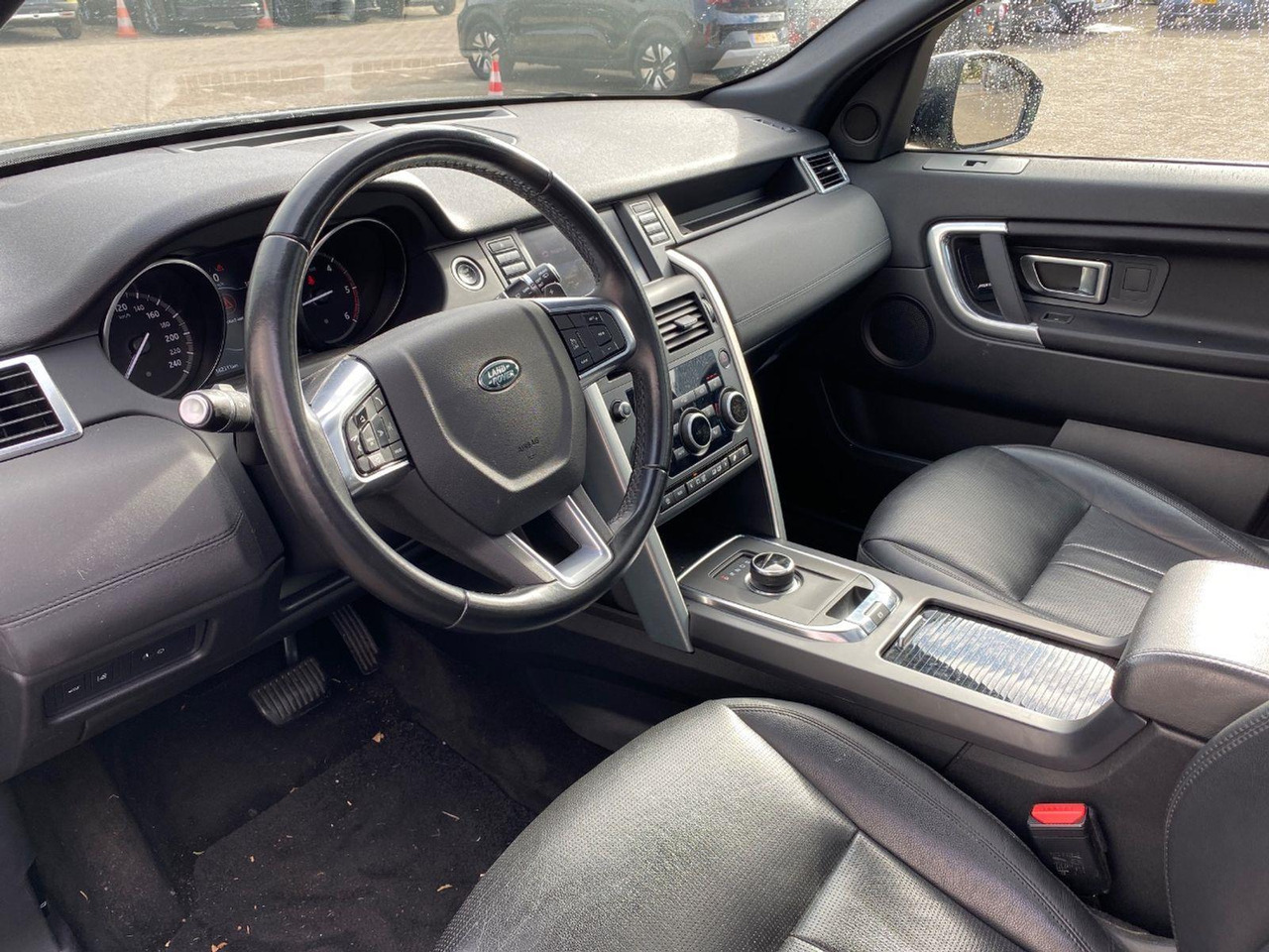 Land Rover Discovery Sport 2.0 TD4 Anniversary | 2019 | 142.310 km | Automaat | XD464R | NAP: Logisch - SUV: picture 5 Land Rover Discovery Sport 2.0 TD4 Anniversary | 2019 | 142.310 km | Automaat | XD464R | NAP: Logisch - SUV: picture 5