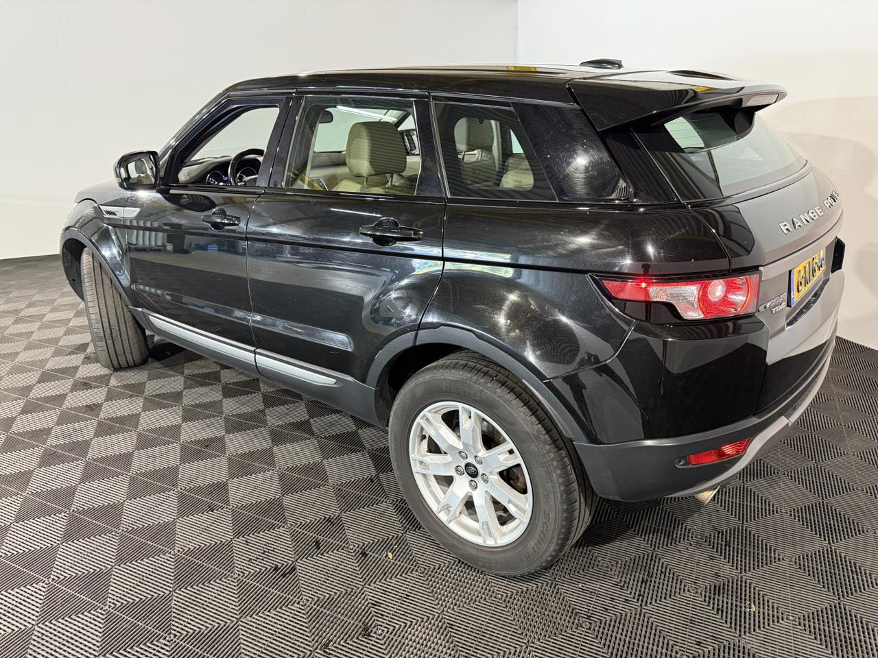 Land Rover Range Rover Evoque 2.2 TD4 4WD Pure | 2013 | 288.735 km | 6-KLG-46 - SUV: picture 3 Land Rover Range Rover Evoque 2.2 TD4 4WD Pure | 2013 | 288.735 km | 6-KLG-46 - SUV: picture 3