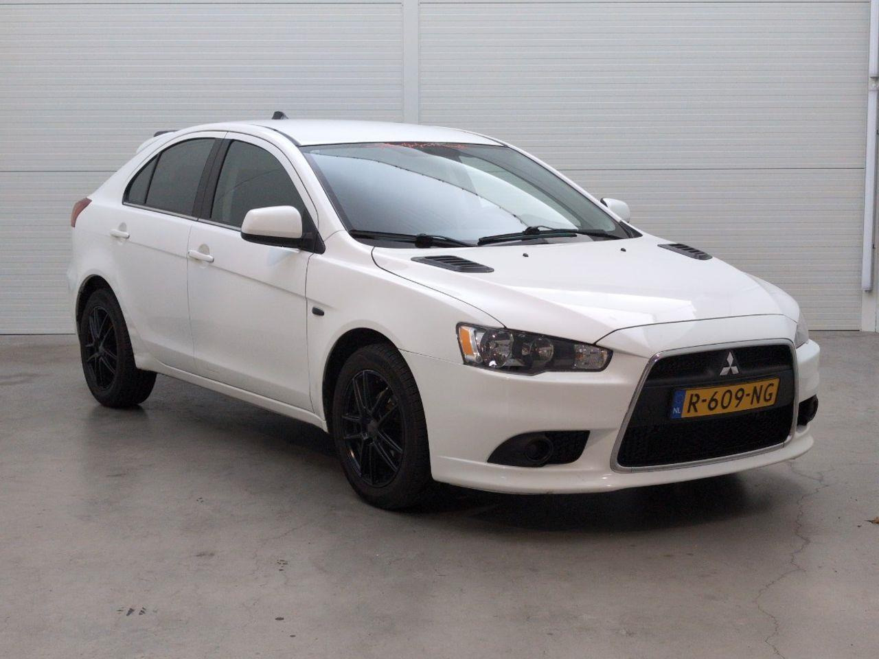 Mitsubishi Lancer Sportback 1.6 Limited Edition | 2016 | 216.592 km | R609NG | NAP: Geen oordeel - Hatchback: picture 2 Mitsubishi Lancer Sportback 1.6 Limited Edition | 2016 | 216.592 km | R609NG | NAP: Geen oordeel - Hatchback: picture 2