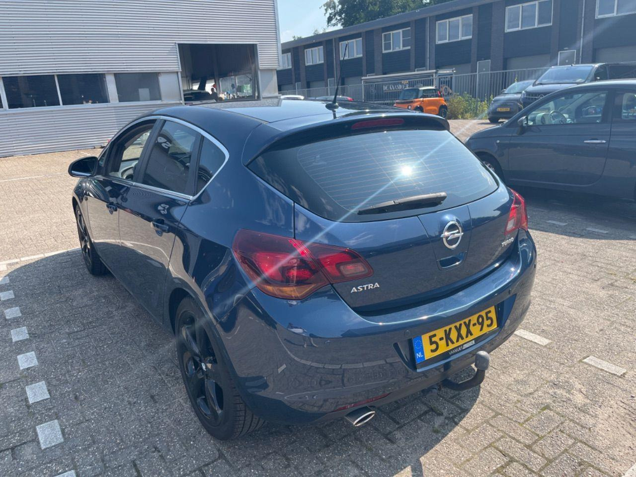 Opel Astra 1.4 Turbo GT | 2012 | 183.782 km | 5KXX95 | NAP: Geen oordeel - Car: picture 3 Opel Astra 1.4 Turbo GT | 2012 | 183.782 km | 5KXX95 | NAP: Geen oordeel - Car: picture 3
