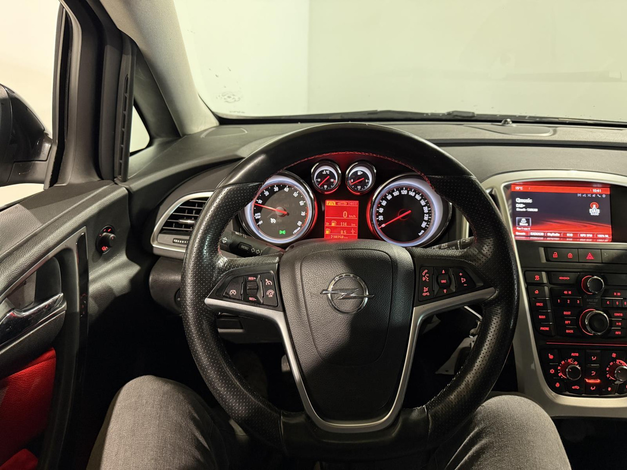 Opel | Astra Sports Tourer | 1.4 Turbo Sport + | 2015 | 218.258 km | HG259B | Logisch - Car: picture 5 Opel | Astra Sports Tourer | 1.4 Turbo Sport + | 2015 | 218.258 km | HG259B | Logisch - Car: picture 5