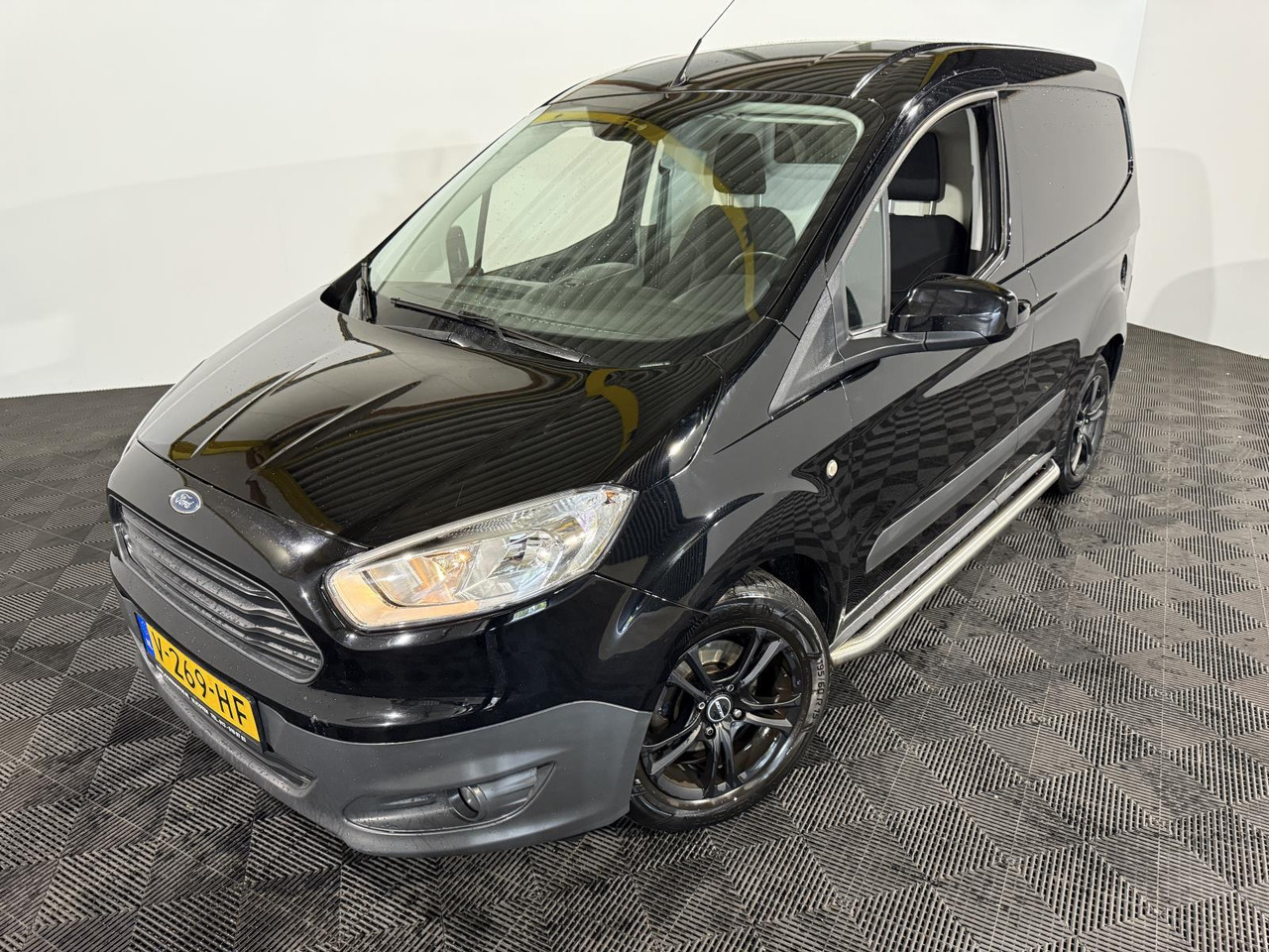 Ford | Transit Courier | 1.5 TDCI Trend | 2017 | 216.300 km | V269HF | Logisch - Other machinery: picture 1 Ford | Transit Courier | 1.5 TDCI Trend | 2017 | 216.300 km | V269HF | Logisch - Other machinery: picture 1