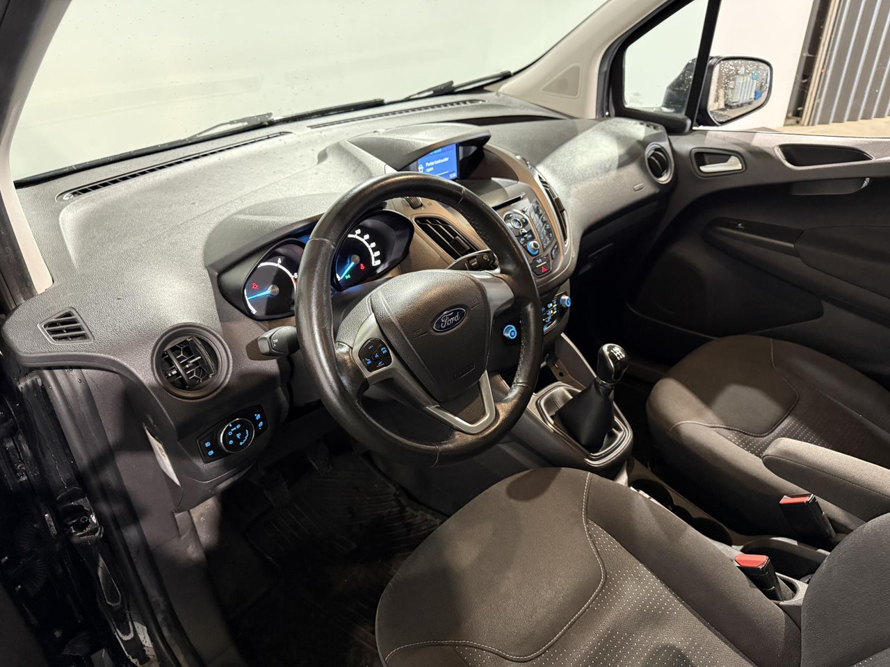 Ford | Transit Courier | 1.5 TDCI Trend | 2017 | 216.300 km | V269HF | Logisch - Other machinery: picture 5 Ford | Transit Courier | 1.5 TDCI Trend | 2017 | 216.300 km | V269HF | Logisch - Other machinery: picture 5