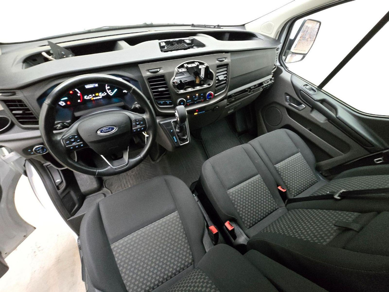 Ford Transit Custom 300 2.0 TDCI L1H1 Trend | 2018 | 154.249 km | Automaat | VDF69T | NAP: Geen oordeel - Other machinery: picture 5 Ford Transit Custom 300 2.0 TDCI L1H1 Trend | 2018 | 154.249 km | Automaat | VDF69T | NAP: Geen oordeel - Other machinery: picture 5