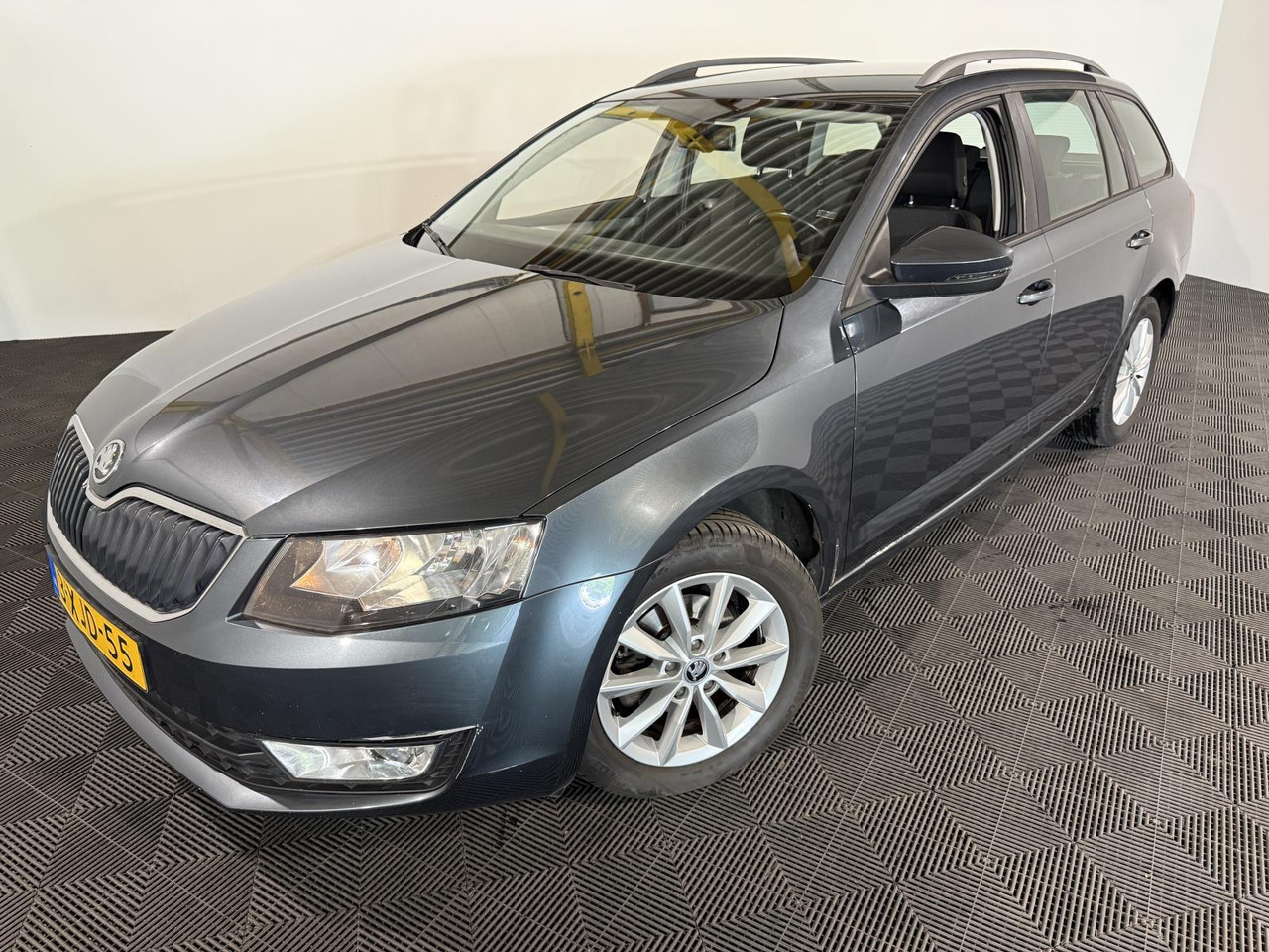 Skoda Octavia Combi 1.2 TSI Greentech Ambition Businessline | 2014 | 209.293 km | 3-XJD-55 - Other machinery: picture 1 Skoda Octavia Combi 1.2 TSI Greentech Ambition Businessline | 2014 | 209.293 km | 3-XJD-55 - Other machinery: picture 1