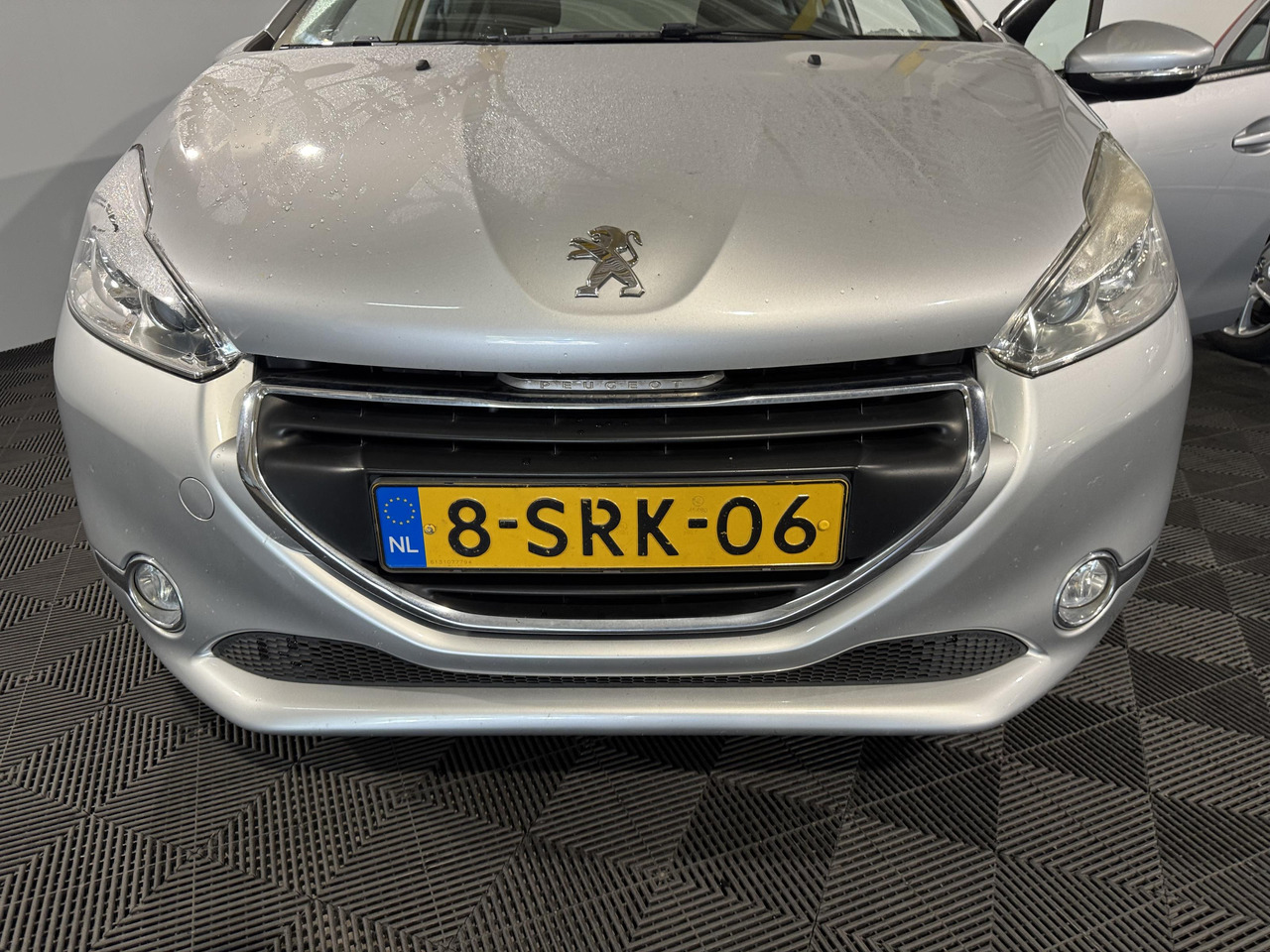 Peugeot 208 1.2 VTi Allure | 2013 | 160.154 km | 8-SRK-06 - Hatchback: picture 2 Peugeot 208 1.2 VTi Allure | 2013 | 160.154 km | 8-SRK-06 - Hatchback: picture 2