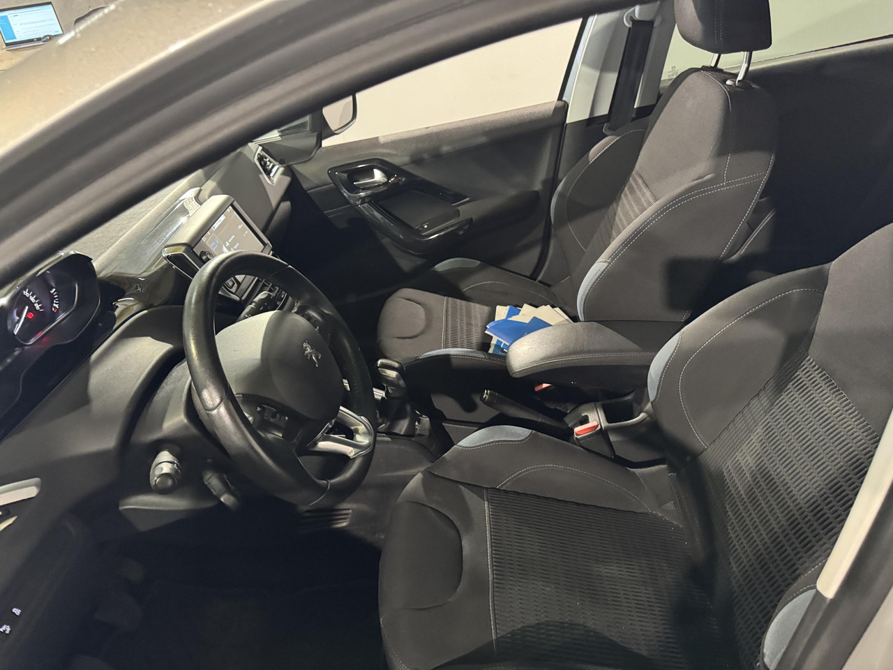 Peugeot 208 1.2 VTi Allure | 2013 | 160.154 km | 8-SRK-06 - Hatchback: picture 5 Peugeot 208 1.2 VTi Allure | 2013 | 160.154 km | 8-SRK-06 - Hatchback: picture 5