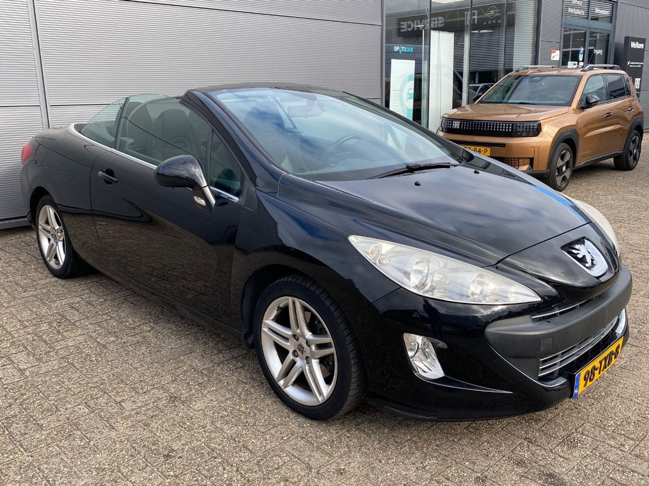 Peugeot 308 CC 1.6 THP Sport Pack | 2011 | 156.692 km | 98TXB8 | NAP: Geen oordeel - Car: picture 2 Peugeot 308 CC 1.6 THP Sport Pack | 2011 | 156.692 km | 98TXB8 | NAP: Geen oordeel - Car: picture 2