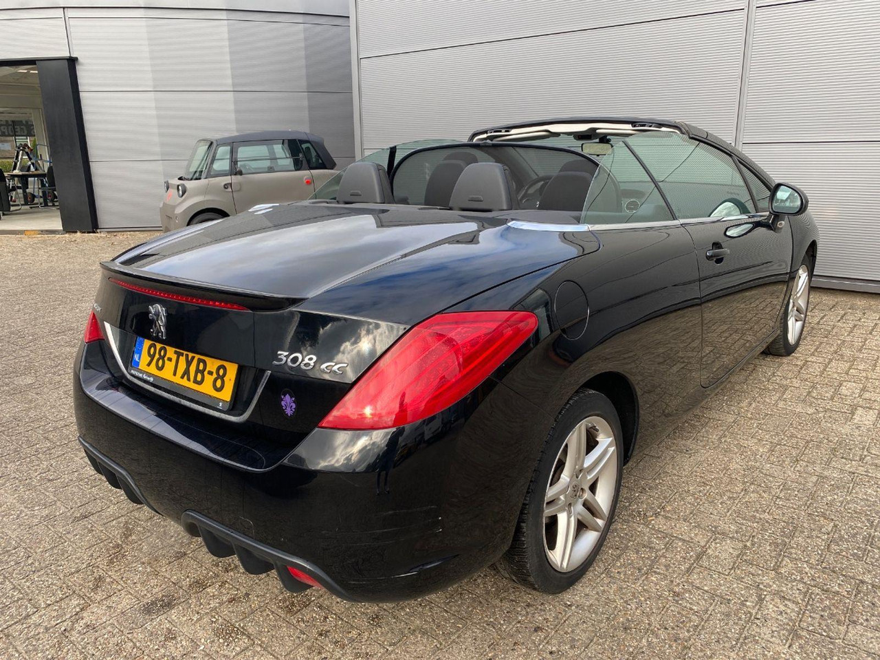 Peugeot 308 CC 1.6 THP Sport Pack | 2011 | 156.692 km | 98TXB8 | NAP: Geen oordeel - Car: picture 4 Peugeot 308 CC 1.6 THP Sport Pack | 2011 | 156.692 km | 98TXB8 | NAP: Geen oordeel - Car: picture 4