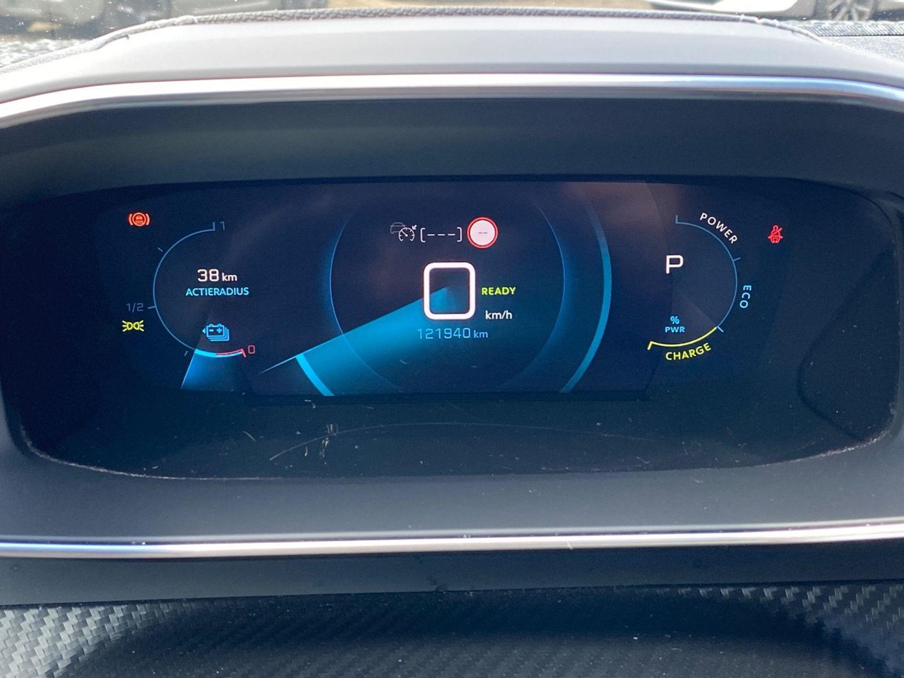 SUV Peugeot e-2008 EV GT Première 1 fase 50 kWh | 2020 | 121.940 km | Automaat | J471TF | NAP: Logisch: picture 6 SUV Peugeot e-2008 EV GT Première 1 fase 50 kWh | 2020 | 121.940 km | Automaat | J471TF | NAP: Logisch: picture 6