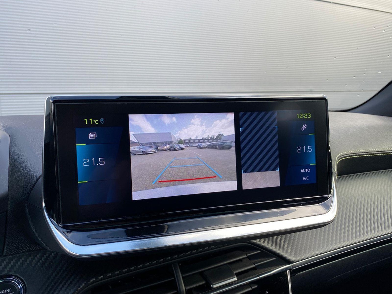 SUV Peugeot e-2008 EV GT Première 1 fase 50 kWh | 2020 | 121.940 km | Automaat | J471TF | NAP: Logisch: picture 12 SUV Peugeot e-2008 EV GT Première 1 fase 50 kWh | 2020 | 121.940 km | Automaat | J471TF | NAP: Logisch: picture 12