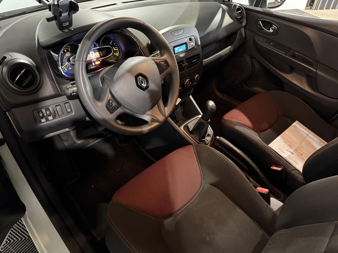 Renault | Clio | 0.9 TCe Authentique | 2013 | 160.970 km | 4KJZ93 | Logisch - Hatchback: picture 5 Renault | Clio | 0.9 TCe Authentique | 2013 | 160.970 km | 4KJZ93 | Logisch - Hatchback: picture 5