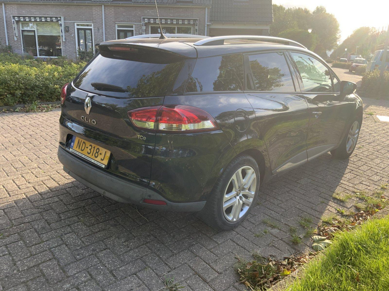 Renault | Clio Estate | 0.9 TCe Zen | 2016 | 133.462 km | ND318J | Logisch - Car: picture 3 Renault | Clio Estate | 0.9 TCe Zen | 2016 | 133.462 km | ND318J | Logisch - Car: picture 3