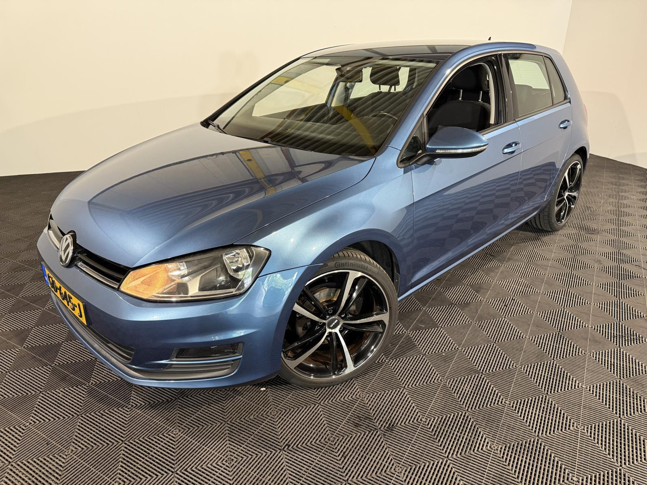 Volkswagen Golf 1.2 TSI Trend Edition GD-645-J - Hatchback: picture 1 Volkswagen Golf 1.2 TSI Trend Edition GD-645-J - Hatchback: picture 1