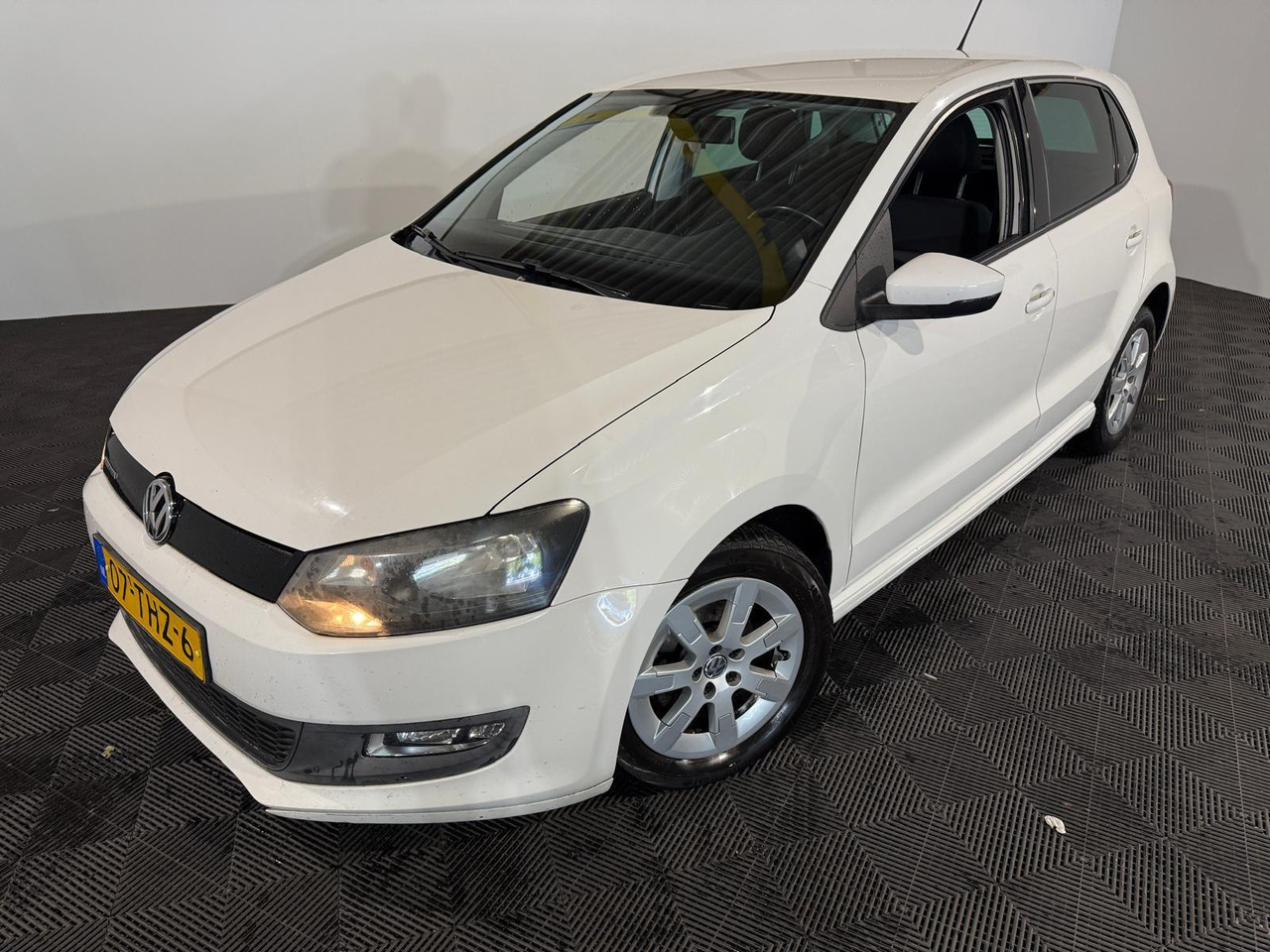 Volkswagen | Polo | 1.2 TDI BlueMotion Comfortline | 2012 | 234.632 km | 07THZ6 | Logisch - Hatchback: picture 1 Volkswagen | Polo | 1.2 TDI BlueMotion Comfortline | 2012 | 234.632 km | 07THZ6 | Logisch - Hatchback: picture 1