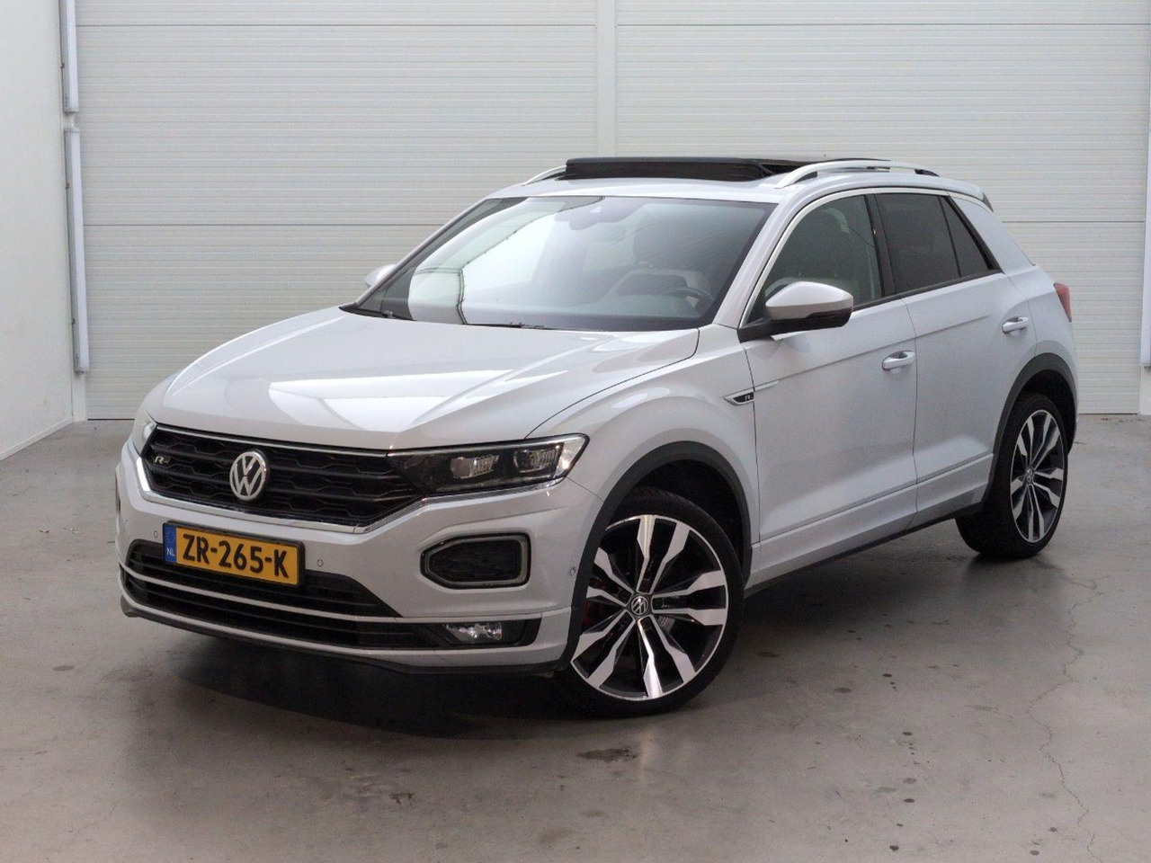 Volkswagen T-Roc 1.5 TSI Sport Business R | 2019 | 121.700 km | Automaat | ZR265K | NAP: Logisch - SUV: picture 1 Volkswagen T-Roc 1.5 TSI Sport Business R | 2019 | 121.700 km | Automaat | ZR265K | NAP: Logisch - SUV: picture 1
