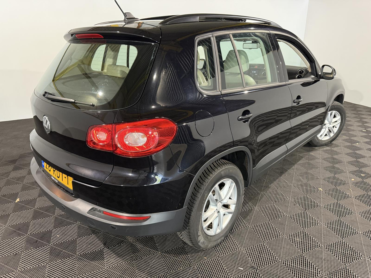 Volkswagen | Tiguan | 1.4 TSI Comfort&Design | 2011 | 236.671 km | 28RDT1 | Logisch - SUV: picture 4 Volkswagen | Tiguan | 1.4 TSI Comfort&Design | 2011 | 236.671 km | 28RDT1 | Logisch - SUV: picture 4