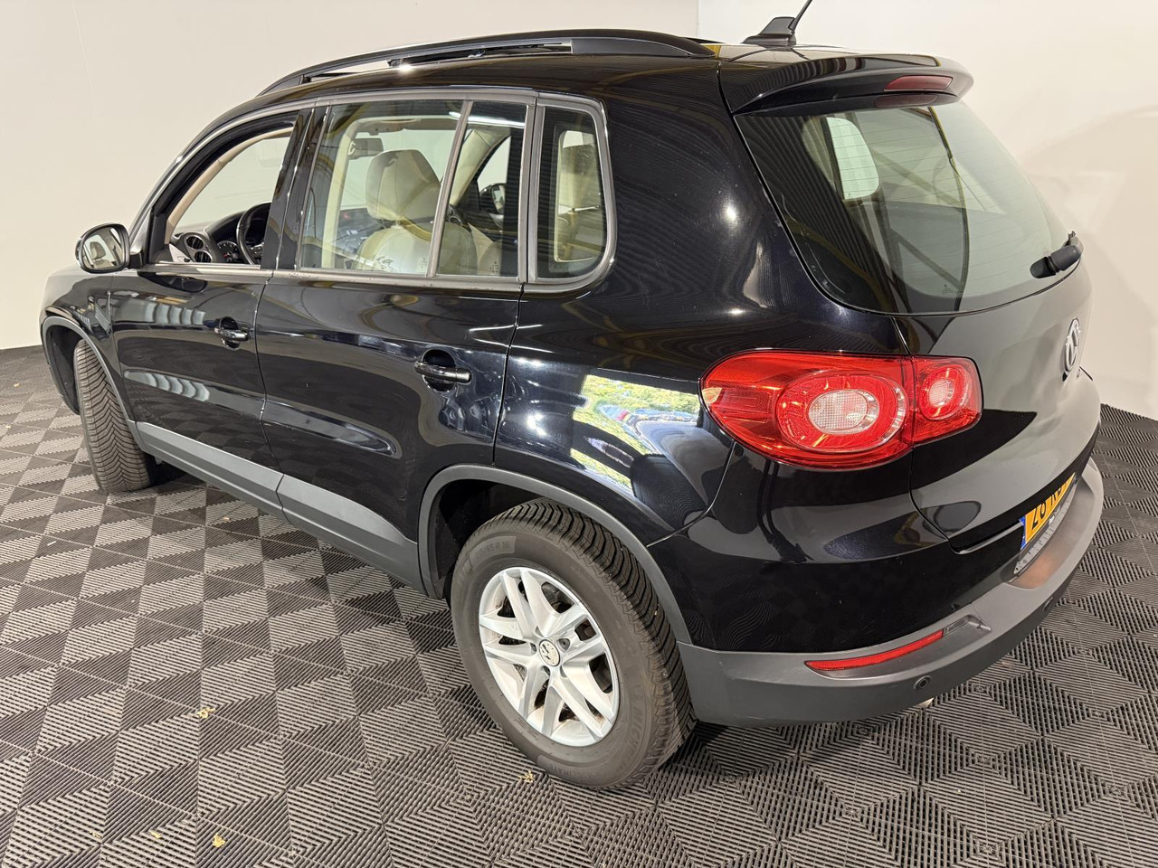 Volkswagen | Tiguan | 1.4 TSI Comfort&Design | 2011 | 236.671 km | 28RDT1 | Logisch - SUV: picture 2 Volkswagen | Tiguan | 1.4 TSI Comfort&Design | 2011 | 236.671 km | 28RDT1 | Logisch - SUV: picture 2
