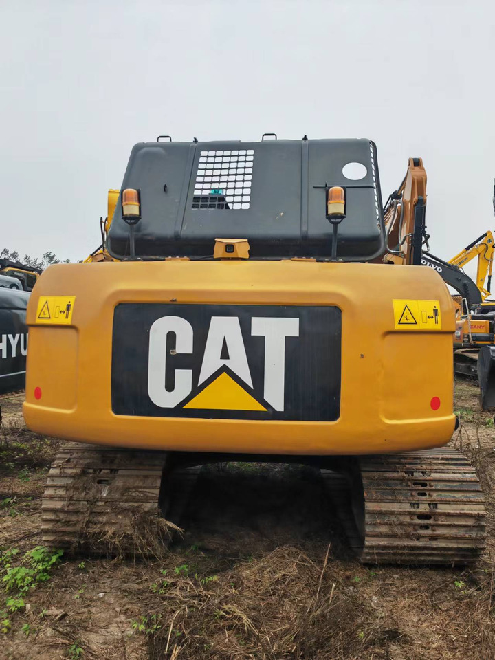 Crawler excavator CATERPILLAR 320D2: picture 8