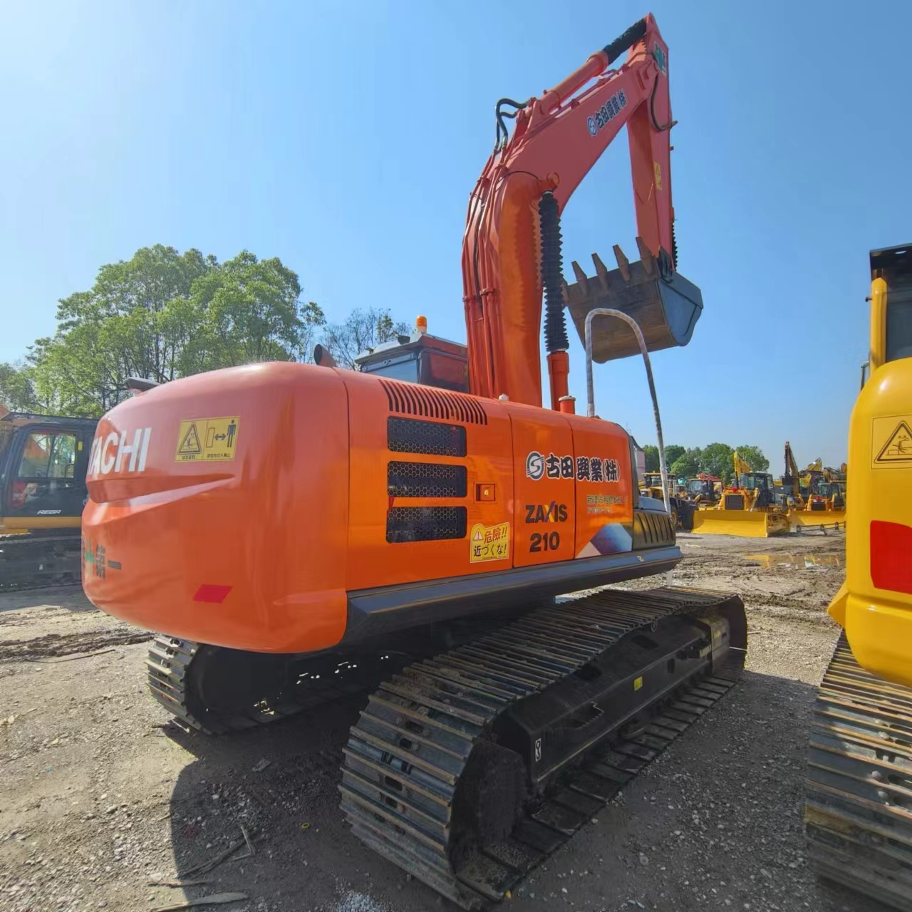 HITACHI ZX210 - Crawler excavator: picture 2 HITACHI ZX210 - Crawler excavator: picture 2