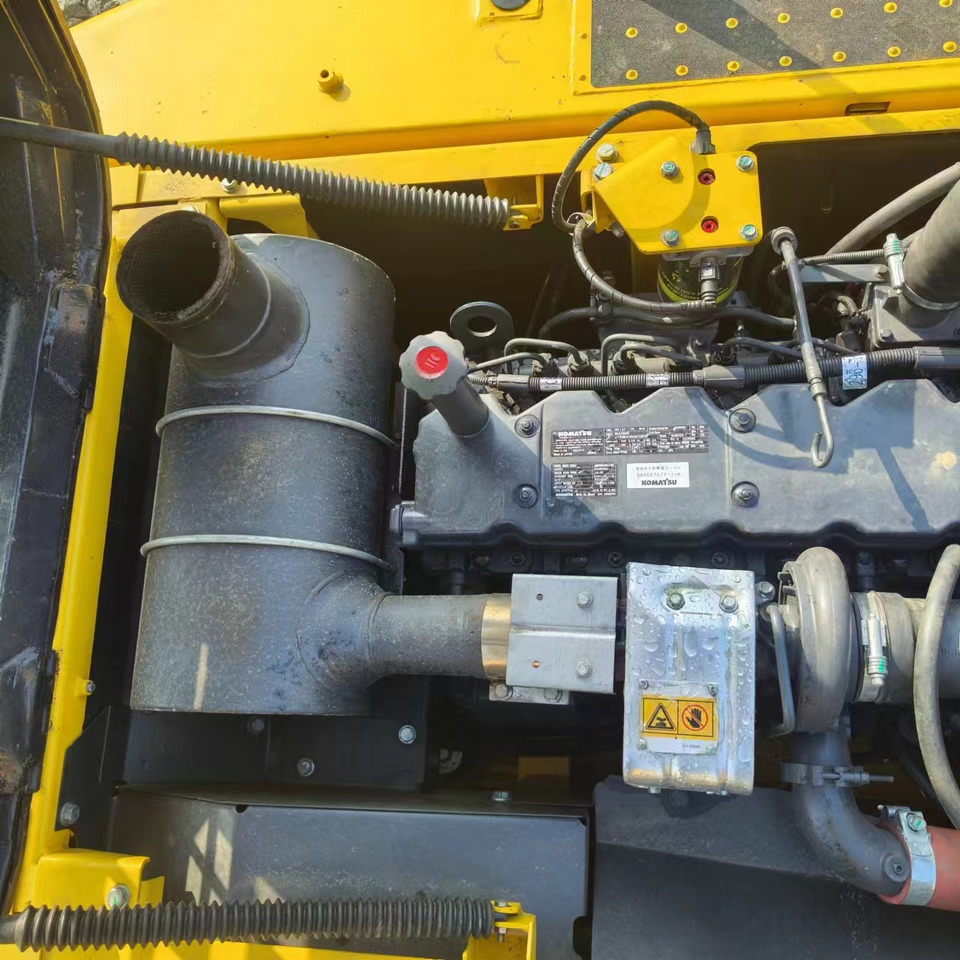 KOMATSU PC200 - Crawler excavator: picture 2 KOMATSU PC200 - Crawler excavator: picture 2