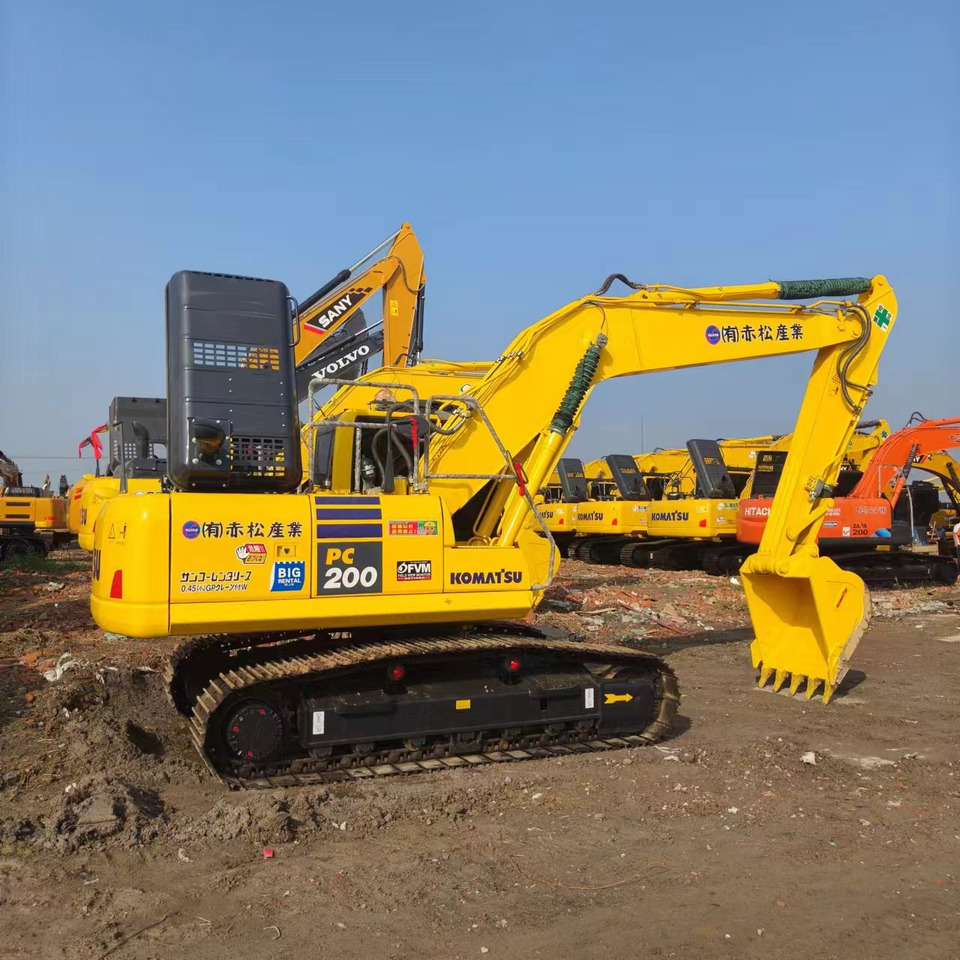 KOMATSU PC200 - Crawler excavator: picture 2 KOMATSU PC200 - Crawler excavator: picture 2