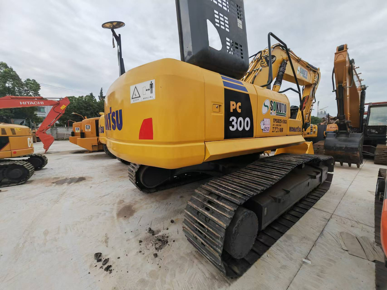 KOMATSU PC300 - Crawler excavator: picture 1 KOMATSU PC300 - Crawler excavator: picture 1