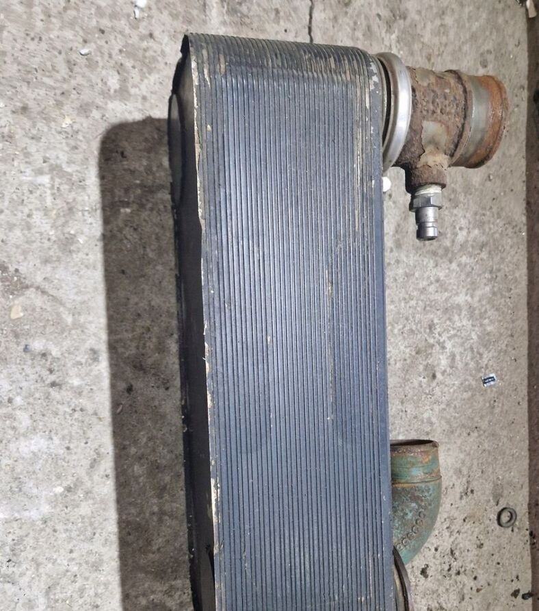 06250330600 Volvo - Oil cooler for Truck: picture 1 06250330600 Volvo - Oil cooler for Truck: picture 1