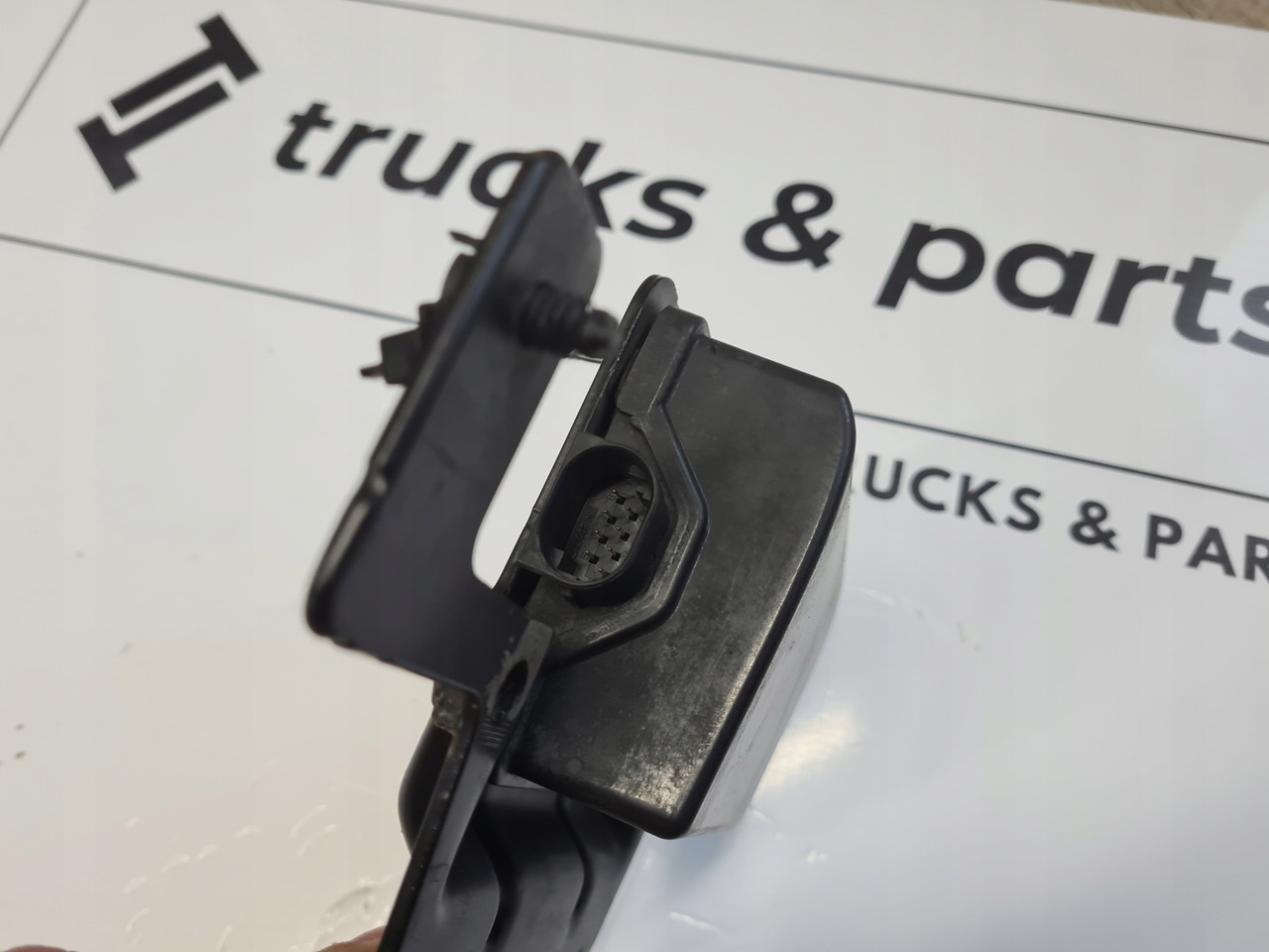 CONTINENTAL RADAR DISTRONIK MOCOWANIE RENAULT GAMA RANGE VOLVO FH FM 4 FH 16 FMX FL FE - Sensor for Truck: picture 4 CONTINENTAL RADAR DISTRONIK MOCOWANIE RENAULT GAMA RANGE VOLVO FH FM 4 FH 16 FMX FL FE - Sensor for Truck: picture 4