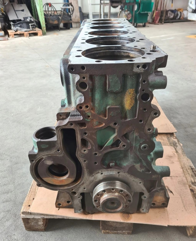 D16*015956* - Cylinder block: picture 3 D16*015956* - Cylinder block: picture 3
