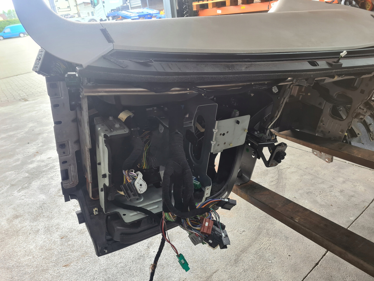 FORD KONSOLA KOMPLETNA KOKPIT DESKA ROZDZIELCZA STELAŻ FORD F-MAX 500 TRUCKS - Dashboard for Truck: picture 5 FORD KONSOLA KOMPLETNA KOKPIT DESKA ROZDZIELCZA STELAŻ FORD F-MAX 500 TRUCKS - Dashboard for Truck: picture 5